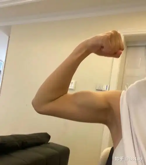 女生胳膊有肌肉是种怎样的体验