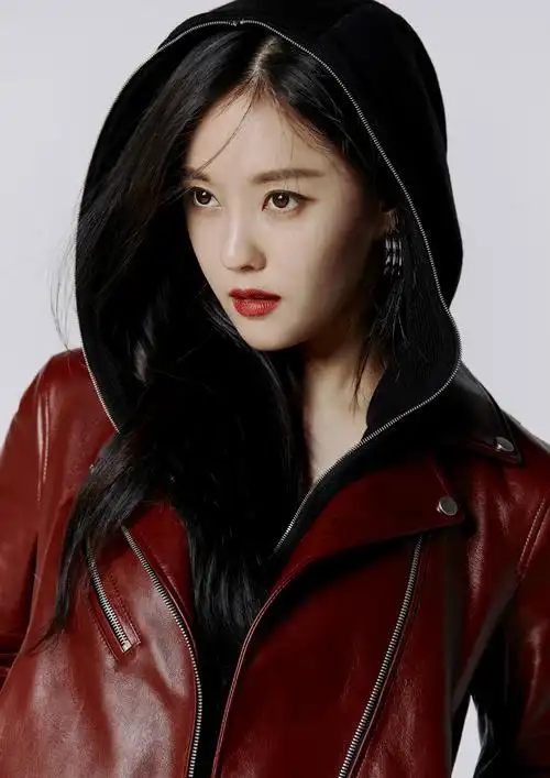 朴孝敏最新广告画报公开 展示秋季隐约性感美