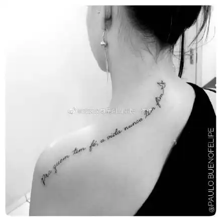 女生后肩和后背脊柱一条线英文纹身图案(8/17)