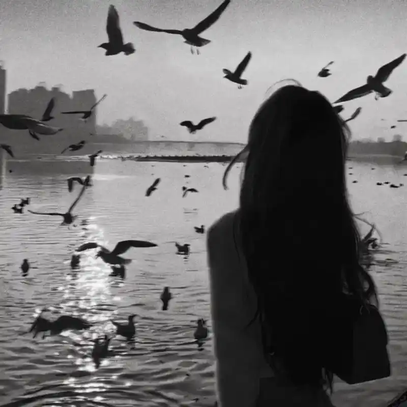 头像高冷厌世女背影侧颜 - 抖音