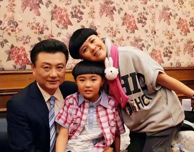 回顾刘纯燕一桩心事终了却独生女订婚303天后和金龟婿正式结婚