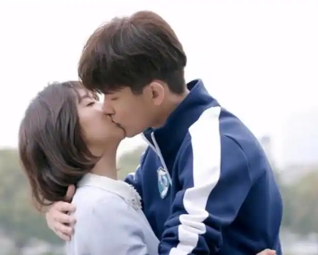 谭松韵收获四大男神荧幕初吻前三位都是火的不行唯独他被众人遗忘