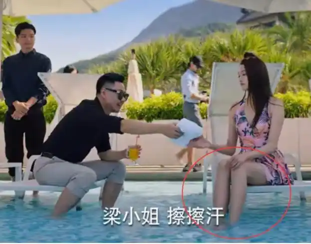 关晓彤首次穿泳装拍广告,当拍到她的全身照,才知道她身材有多好