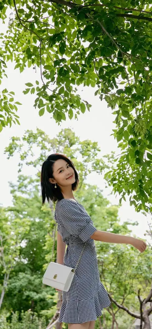 2021年好看的手机壁纸女生用李沁女神