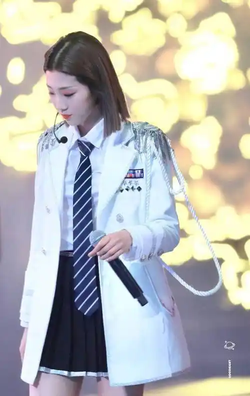 yamy与徐明朝撕逼后续:yamy近照曝光,瘦骨嶙峋惹人心疼_整体_照片_棕