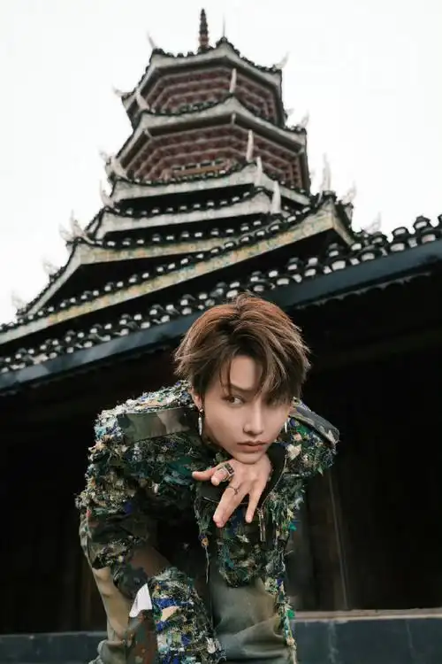 刘雨昕高定民族大片##刘雨昕贵阳音乐节造型