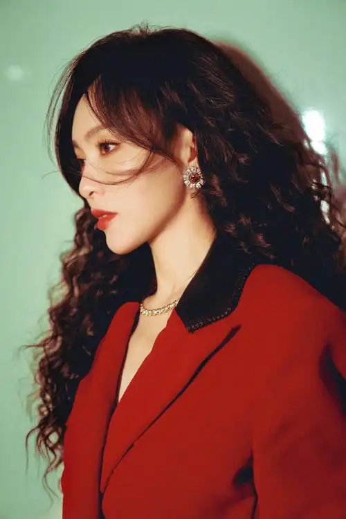 唐嫣除夕营业照##唐嫣春晚造型梦回汪小姐