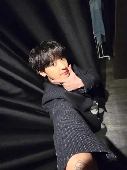 exo】240302推特更新灿烈相关一则  配文【656290sayang sayang