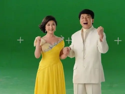 成龙刘媛媛远赴"一大"会址 完成民生mv拍摄