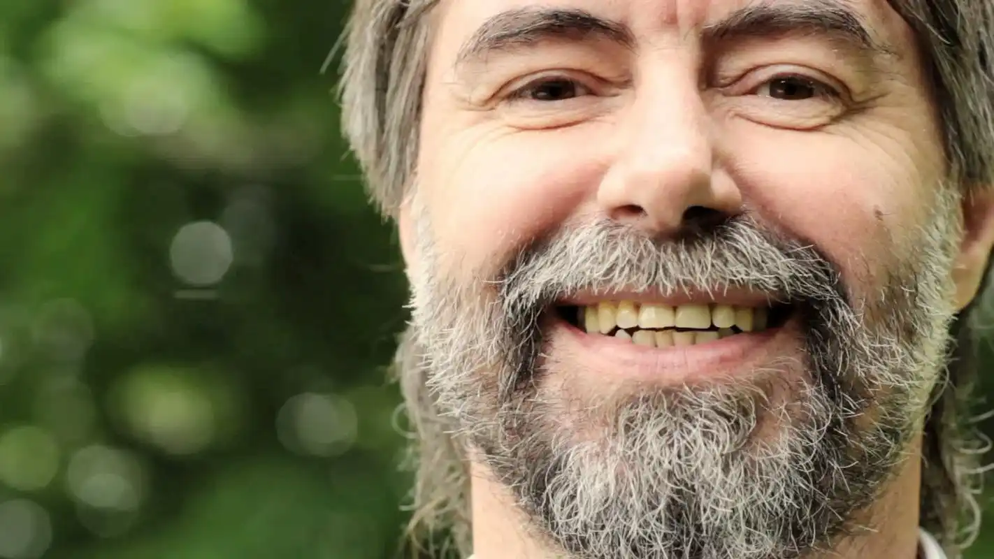 男人刮胡子频率高,说明什么?男性胡须旺盛,与寿命有关系吗?