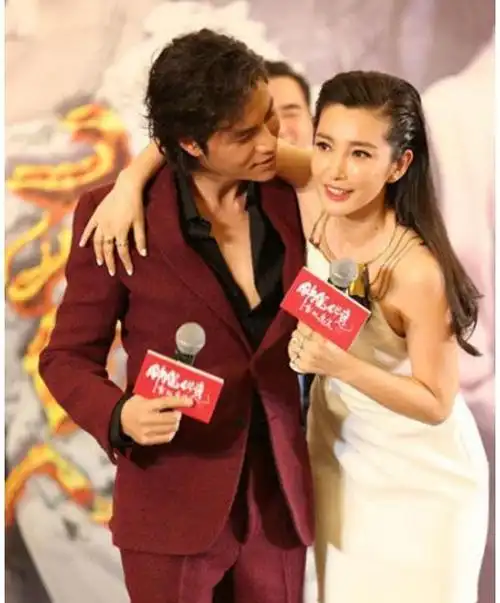 和陈坤台上激情拥吻又和任泉深情拥抱,至今50岁仍单身|李冰冰|朱孝天