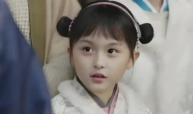 小桑稚#刘楚恬这位小演员,5岁的她曾经扮演过《芈月传》里的小芈月