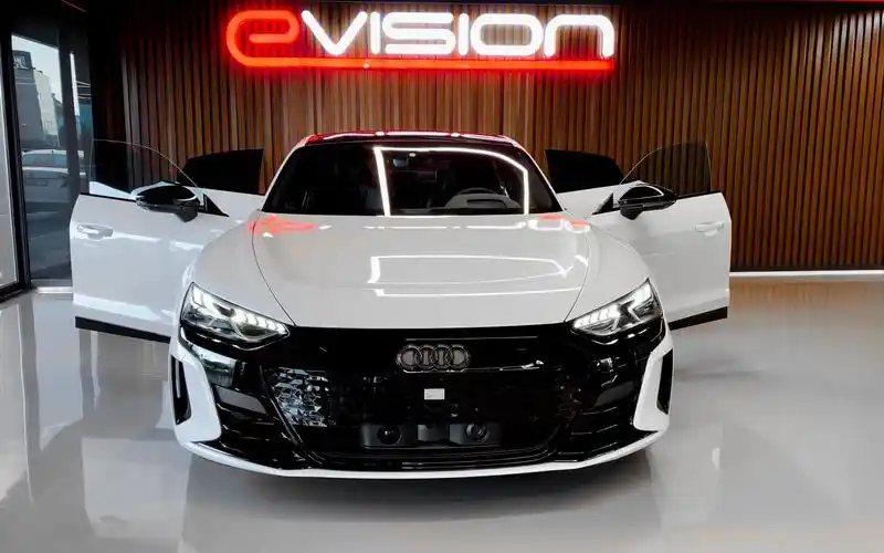 2022款奥迪rsetrongt钢铁侠专属座驾高颜值性能电动轿跑