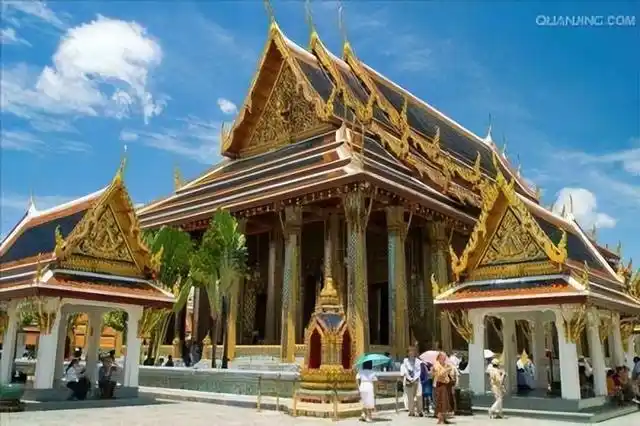 泰国是一个佛教国家,当地还有众多的旅游景点,由于距离中国也比较接近