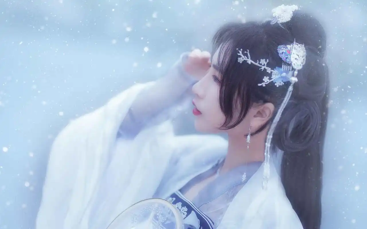 白衣古风美女雪中意境高清壁纸