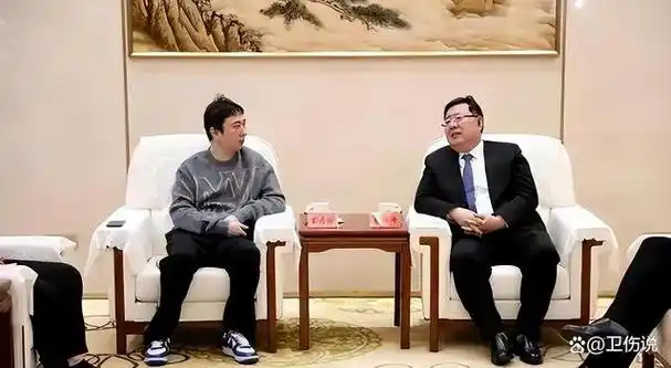 本月,就有人拍到他与女友在国外游玩.而王健林正在想办法还债.