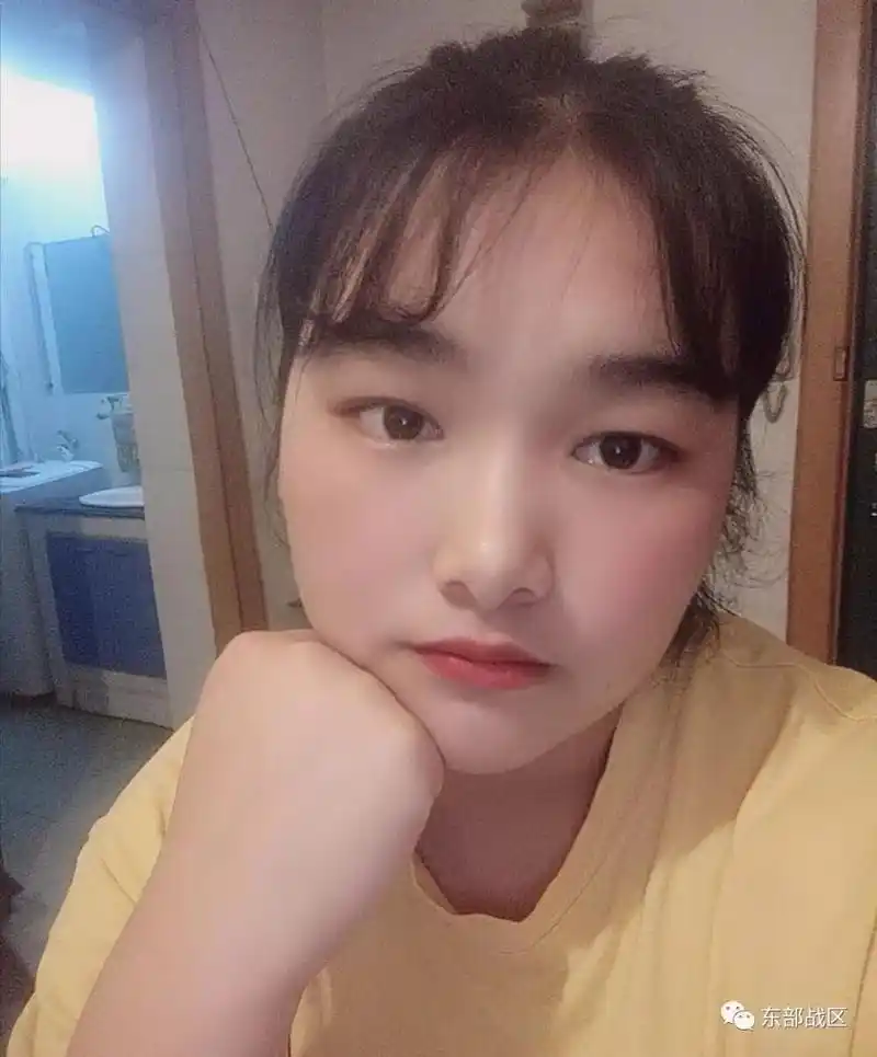 照片中这位甜美的女孩子叫卜婷婷.