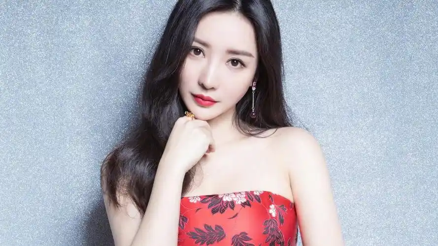 93m上传时间:2020-06-16壁纸标签:内地明星柳岩明星风尚壁纸封面图