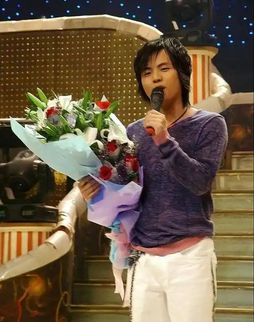 19岁日挣万元,春晚请不动他,却没人说他耍大牌_郑源_赵妮_音乐