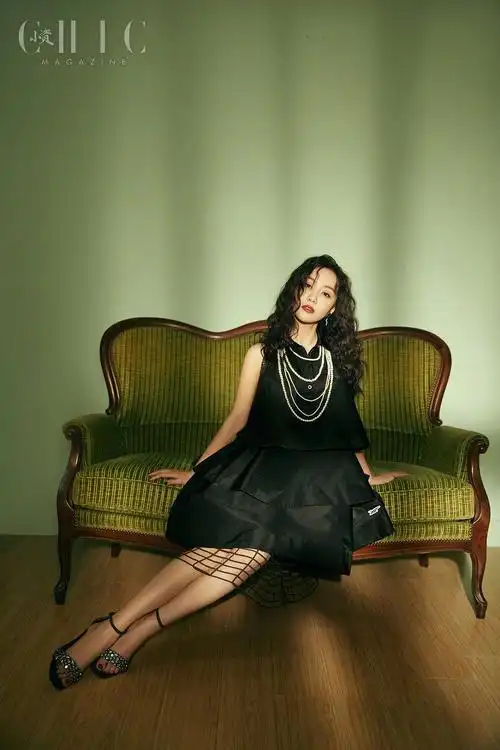 33杨蓉小资chic四月刊封面妩媚的波浪长发温柔如水的眼神慵懒与典雅