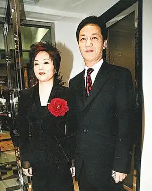 资料图:周正毅与妻子毛玉萍