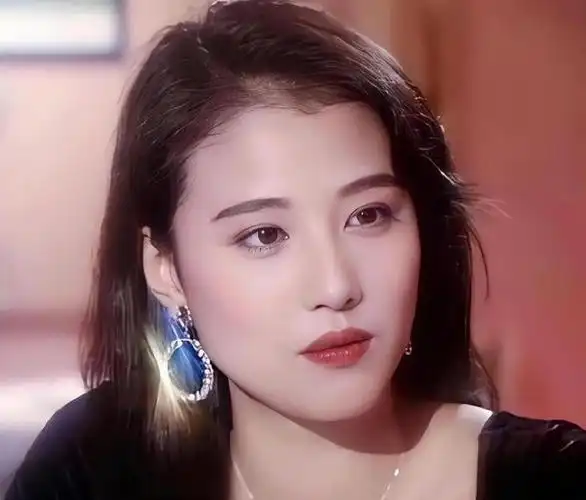 看到周海媚的旧照才发现黎明吕良伟为啥前仆后继千娇百媚