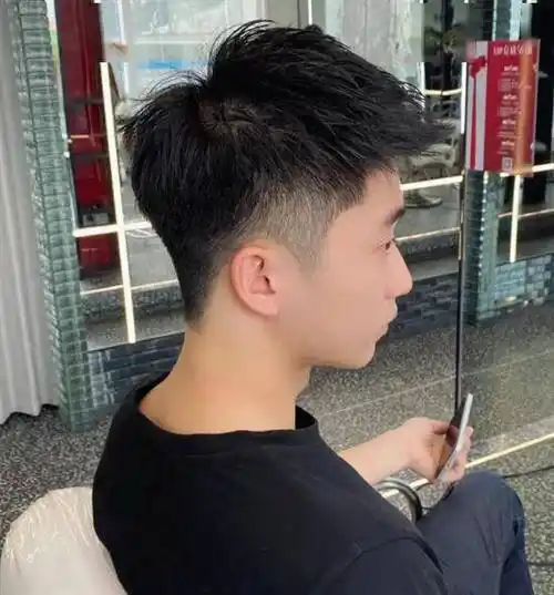 最火的摩根碎盖发型,细软发质发量少的救星,让你少年感十足_盖头_男生