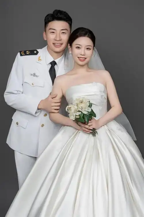 春节晒图 | 10对军人结婚照太甜了