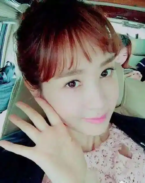 整容后曝光的照片中,李多海频频撞脸其他女星.