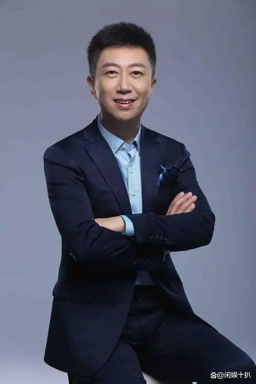 陈伟鸿是央视著名主持人,主持过《对话》,《今日观察》,《中央电视台3