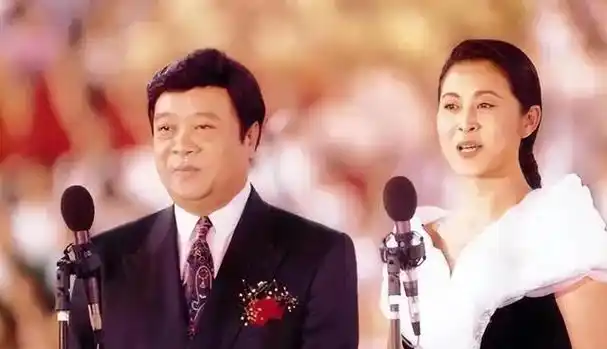 骗了我们30年原来她是倪大红的姐姐网友难怪他能火几十年