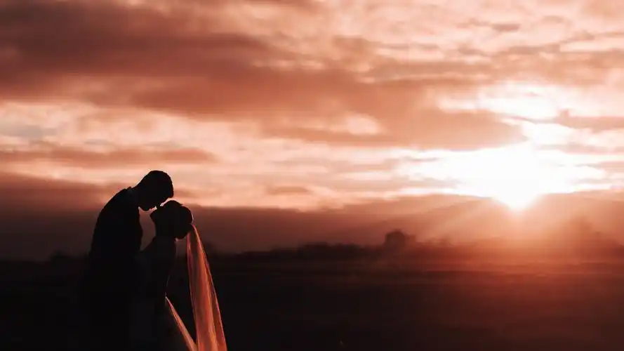 壁纸 恋人,日落,剪影 5120x2880 uhd 5k 高清壁纸, 图片, 照片