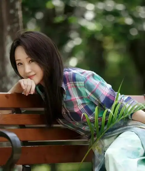 甜歌皇后杨钰莹,温柔甜美,温婉秀丽的写真集!__财经头条