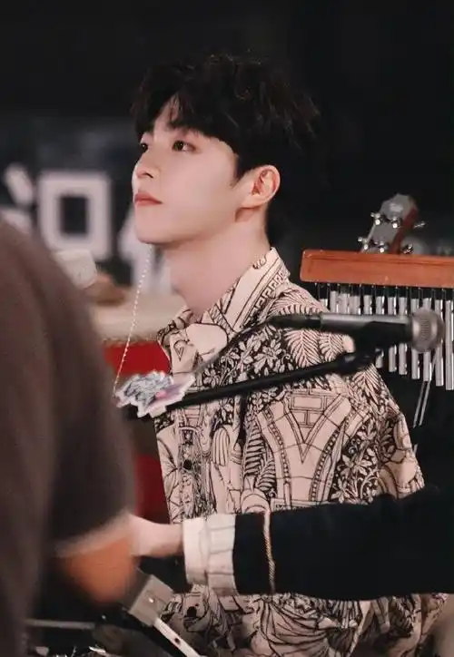 原创陈立农一个笑起来眼睛里有星辰大海的可爱大男孩