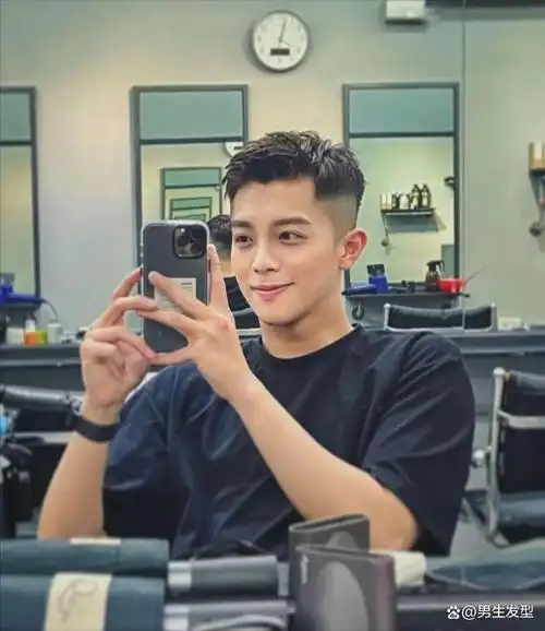 特别是在发型上面,选择合适的发型,才能让