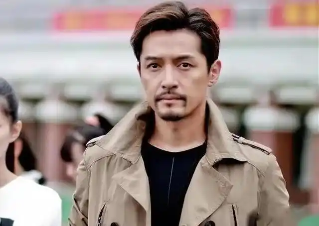 吴亦凡胡子造型网友点评太任性,易烊千玺上榜,最后一个碾压一切