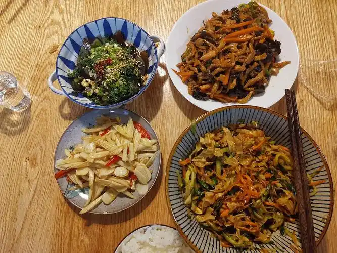 家属说晚上想喝点儿,简单整四个小菜