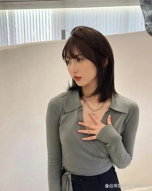 又甜又飒的锁骨发,到了春季不冷不热的季节最适合这种不长不短的发型