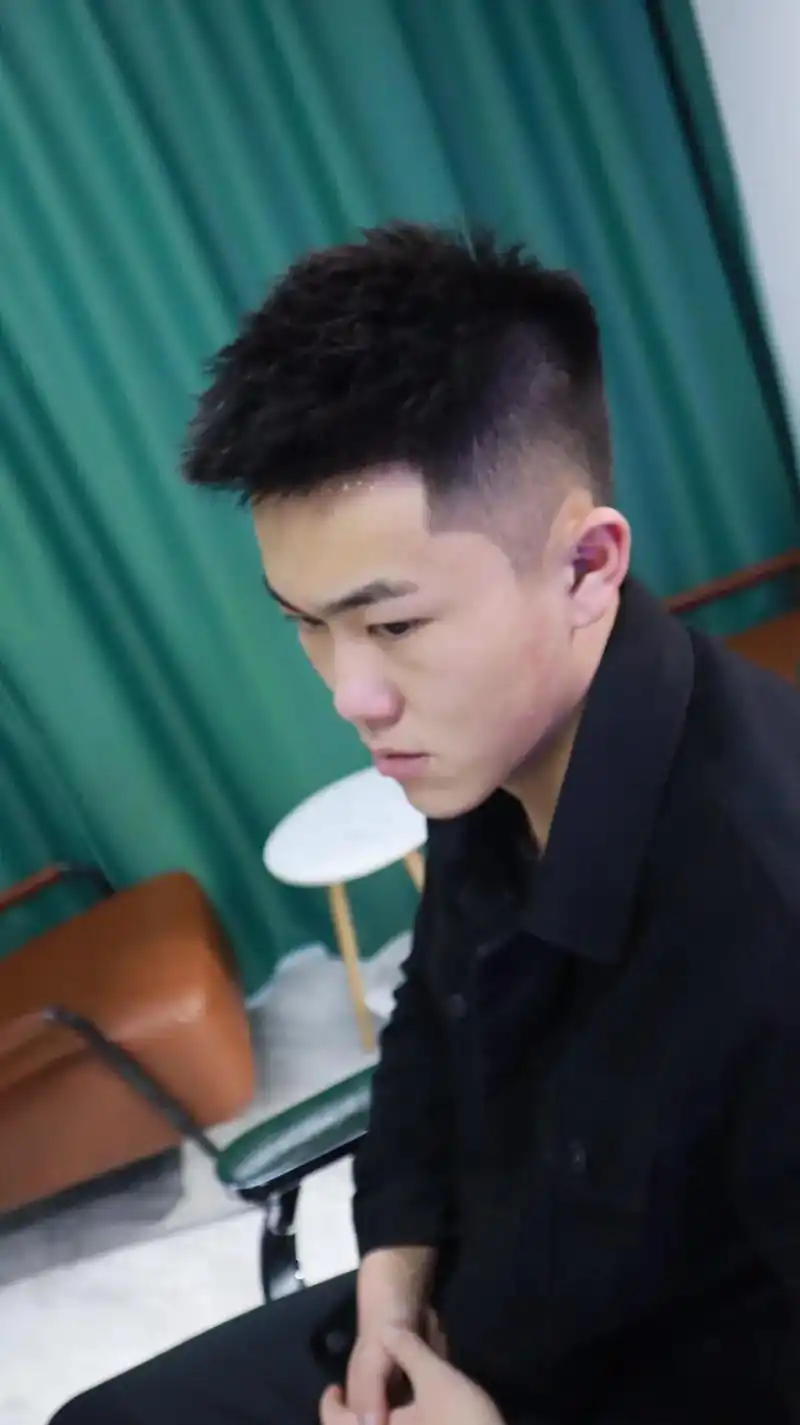 男士发型推荐前刺飞机头男士脱单发型