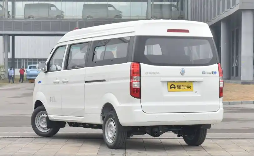 金杯新海狮ev新车型上市!可坐7人续航305公里,售价19.