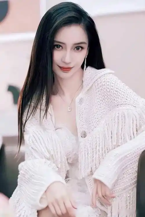 杨颖这组照片自然大方美丽