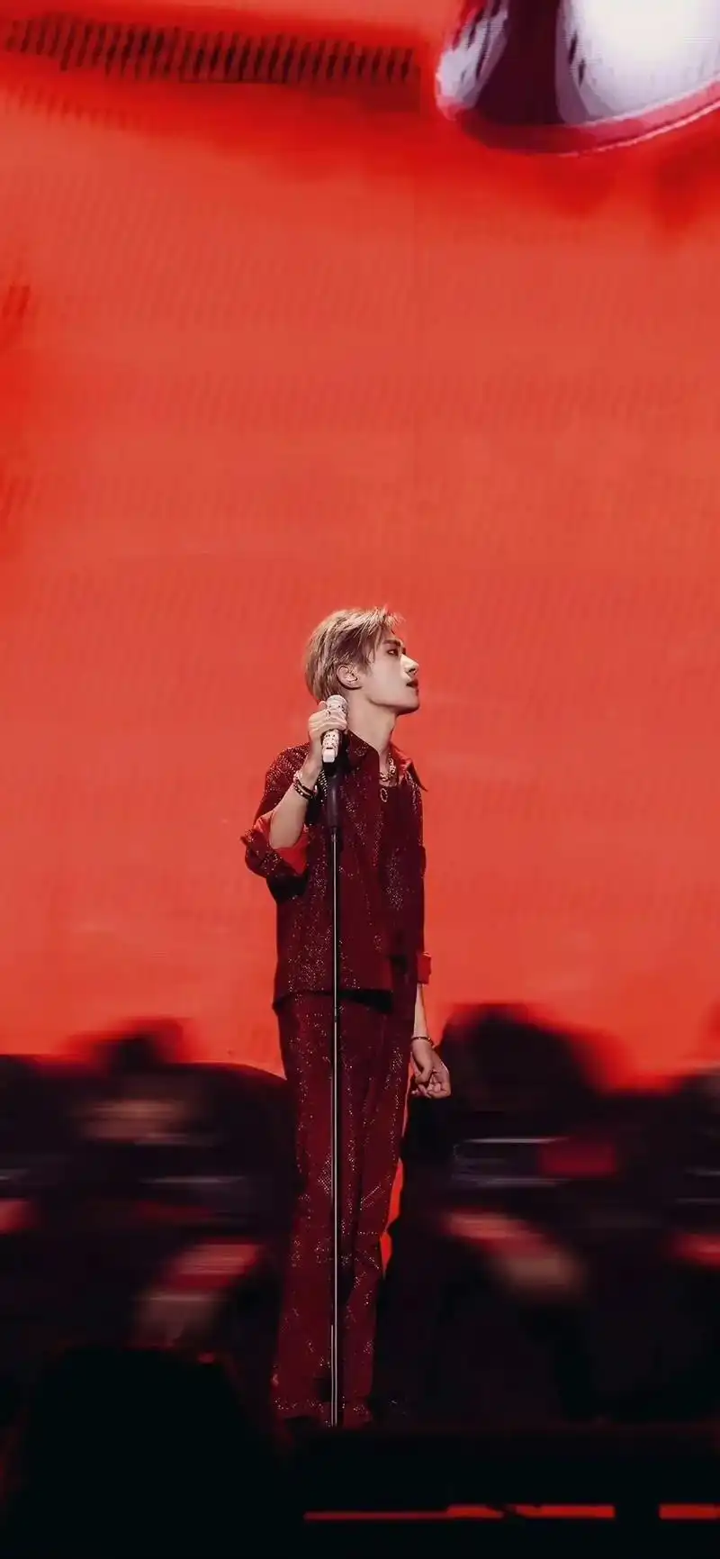 祝易烊千玺23岁生日快乐! 点亮地 - 抖音