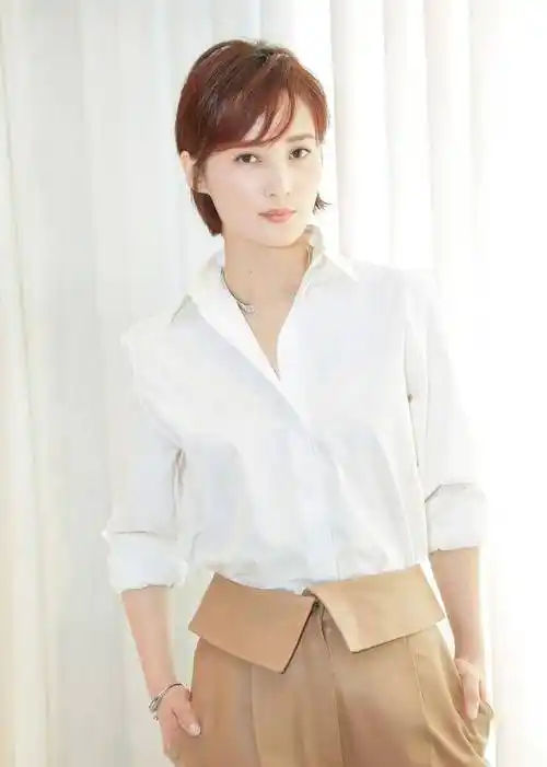 45岁蒋勤勤近照美得不敢认!