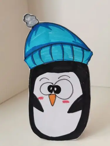 老师,今天我们要做的是一个不倒翁,不倒翁是一种古老的中国儿童玩具