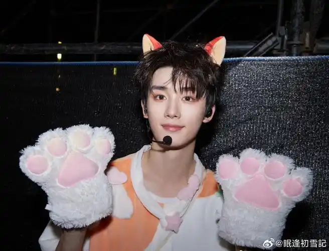 丁程鑫[超话]# dcx#丁程鑫你好星期六# dcx#丁程鑫 拾步戏阶百角争鸣