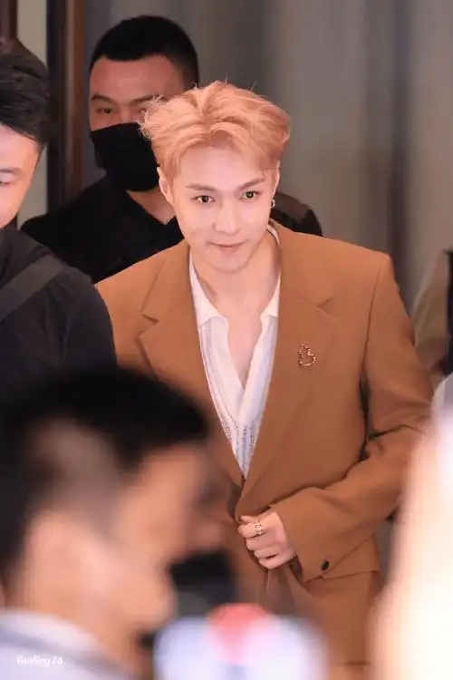 张艺兴在一条博文中向王迅讲述了四件重要事情_生活_经历_未来