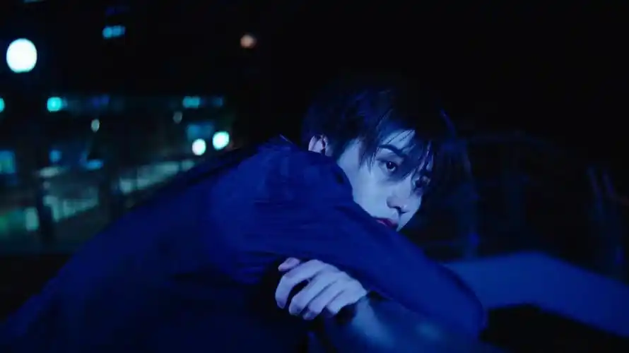 克莱因蓝蔡徐坤