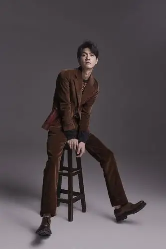 任言恺轻熟沉稳杂志写真图片