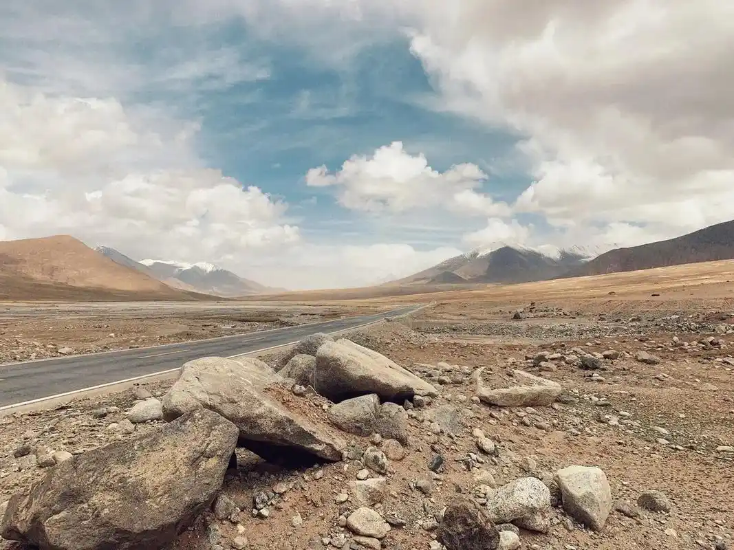 去年拍摄于格尔木至西王母瑶池无人区的路上