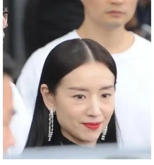 董洁参加活动, 无修照片巨显老, 皮肤松弛下垂颜值不堪回首